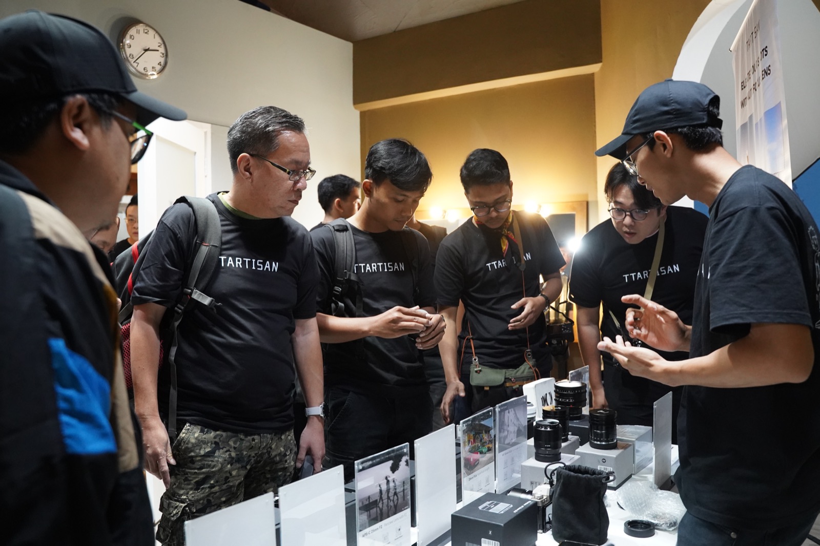 Participants try out the Touch&Try products provided by TTArtisan