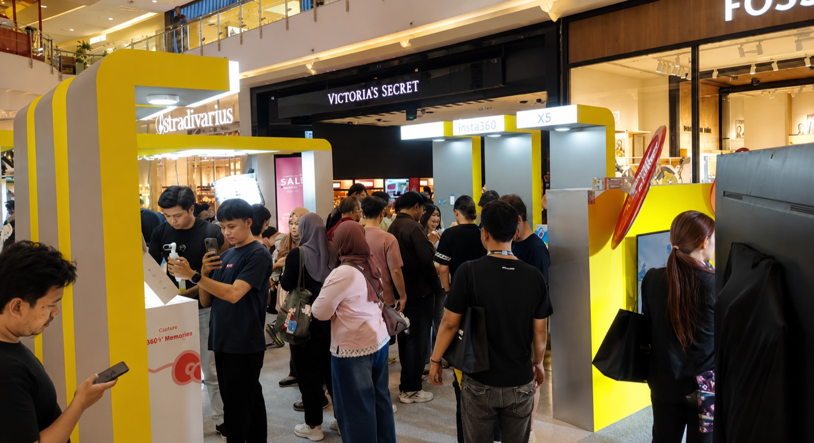 Insta360 — The excitement inside the Insta360 booth