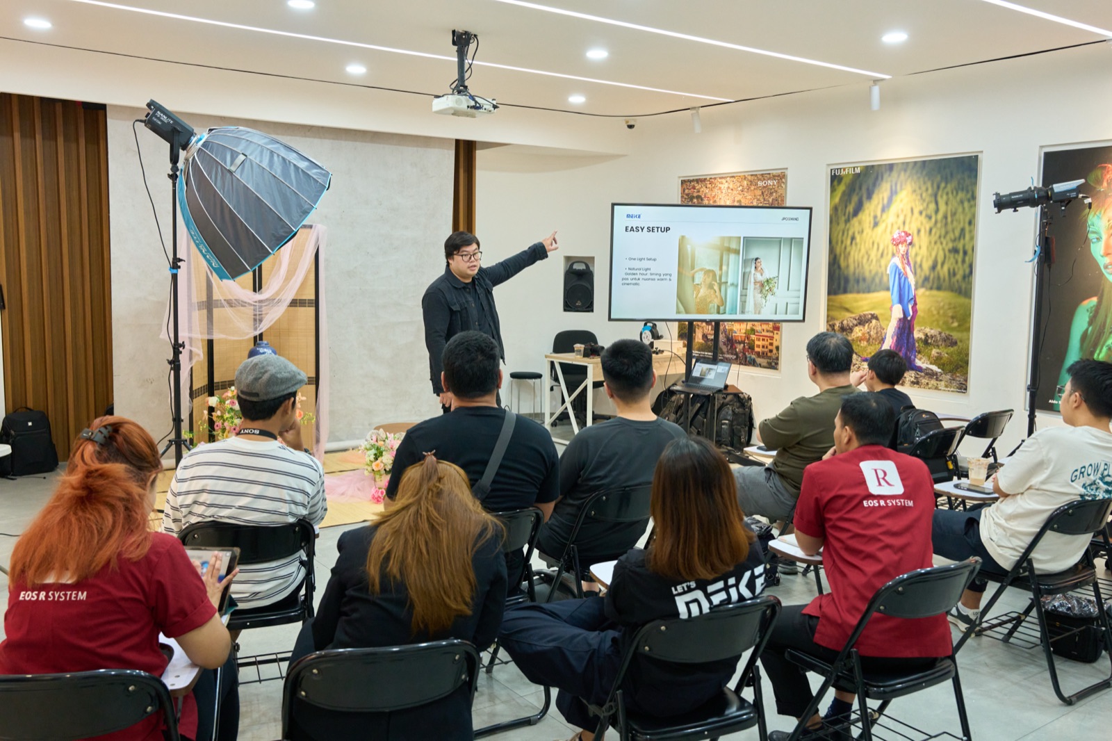 Photography enthusiasts attended a workshop session by Meike