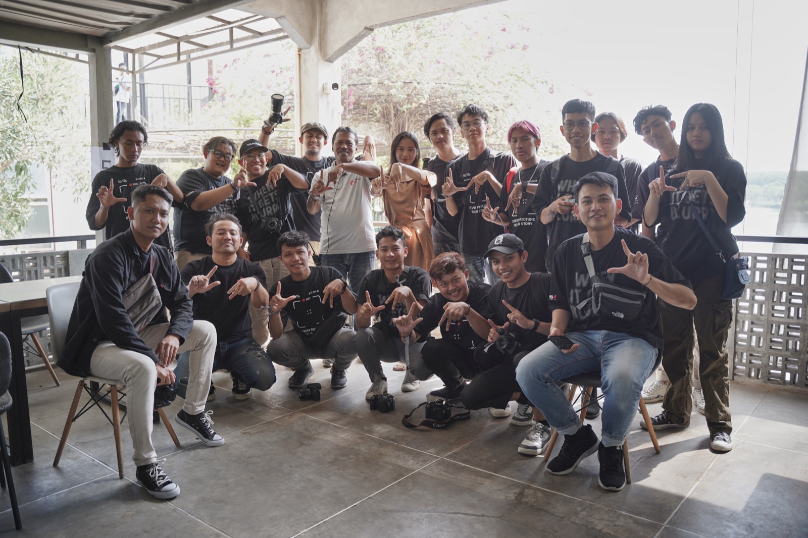 Photography communities from across Semarang came together for the event.