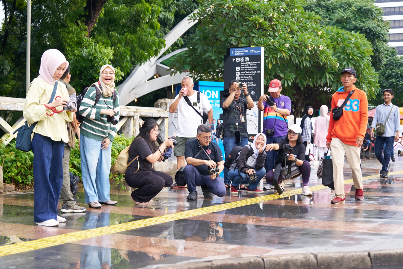 Participants took part in an outdoor practical session themed around street photography with TTArtisan
