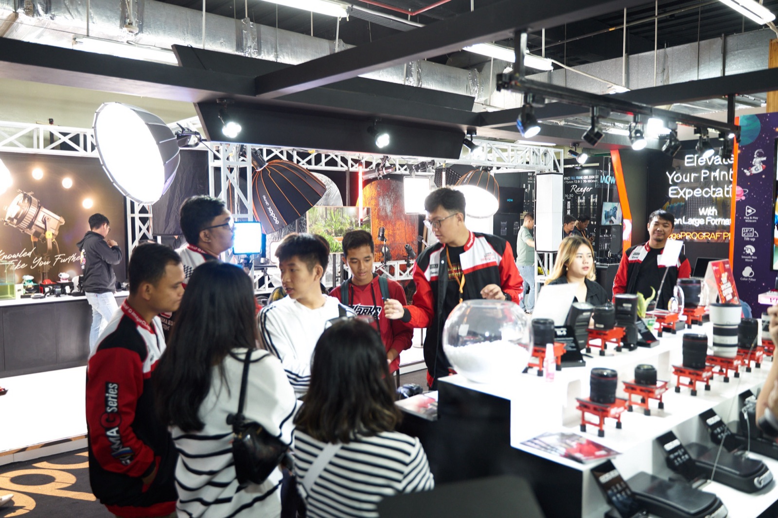DOSS — Tenant's area for product displays and sales.